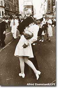 V-J Day kiss